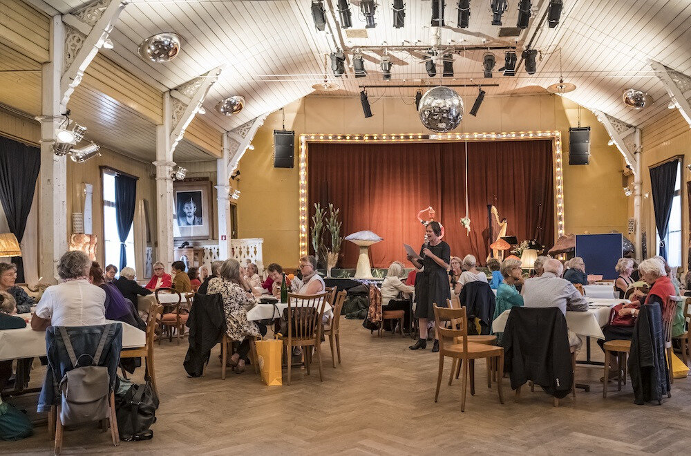 Gespr&auml;chsrunden im &laquo;World Caf&eacute;&raquo;