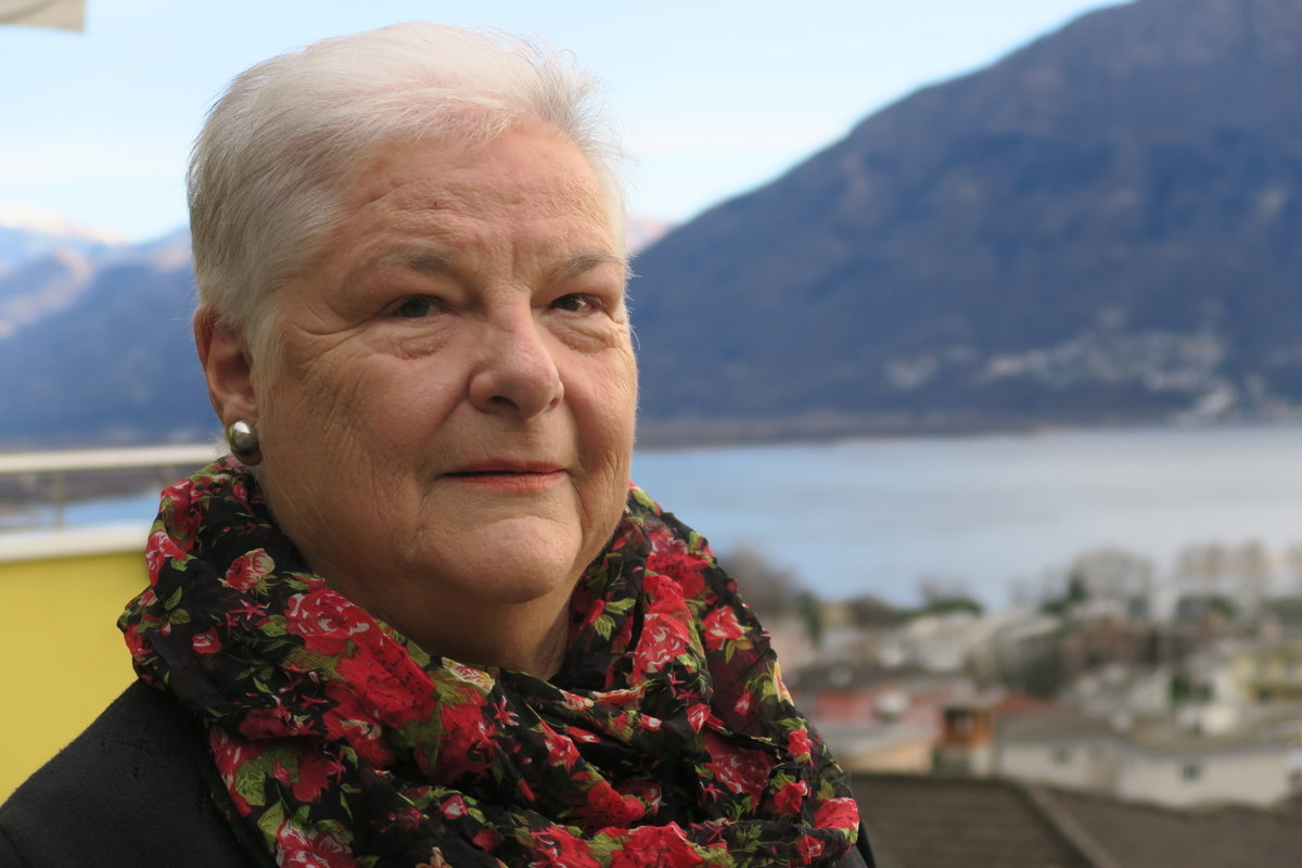 Trotz Sorgen &uuml;ber die Zukunft geniesst Frieda L&uuml;scher t&auml;glich die wundersch&ouml;ne Lage ihrer Wohnung &uuml;ber dem Langensee.