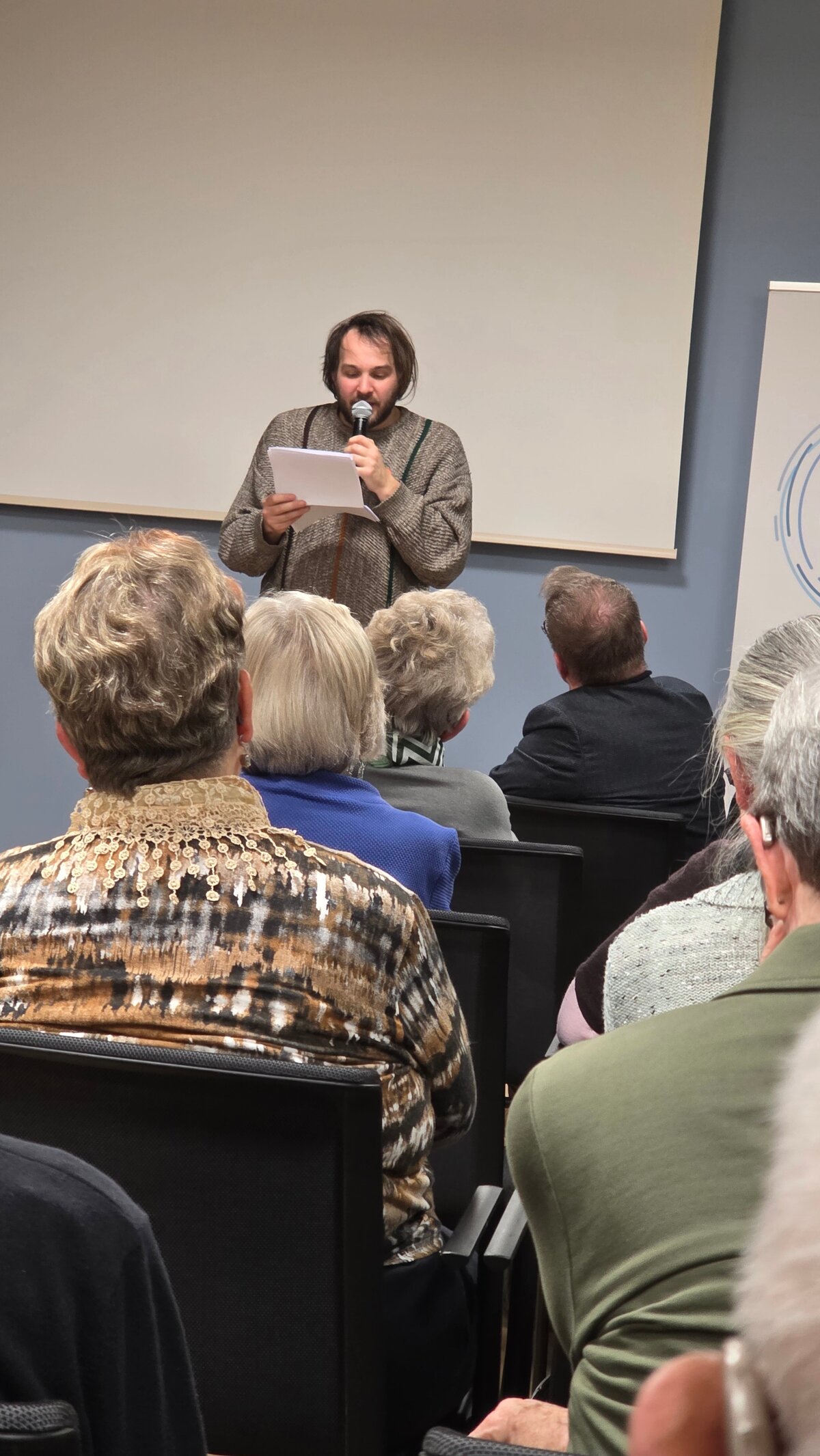 Der frisch gek&uuml;rte Europameister in Poetry Slam Valerio Moser unterhielt das Publikum.