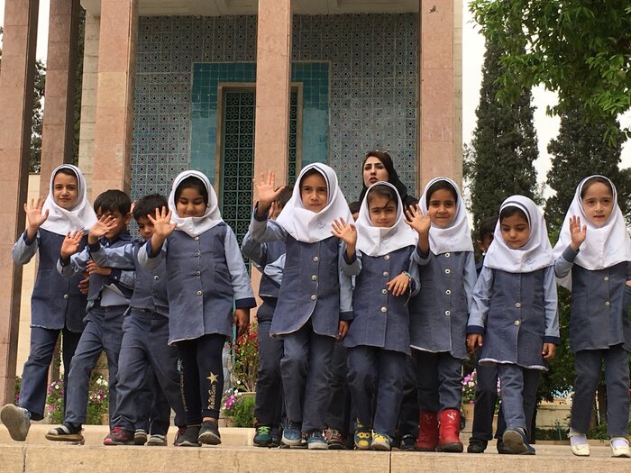Sie kennen nichts anderes: Kinder im Iran auf einem Schulausflug.