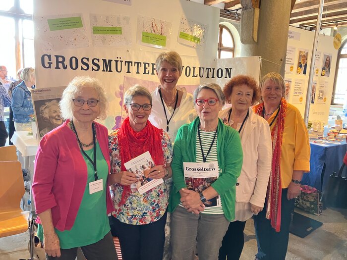 Das RegioForum Zentralschweiz bei seinem ersten grossen Auftritt am Marktplatz Luzern60plus in Luzern: v.l. Monika Fischer, Claudia K&uuml;ttel-Fallegger, Dagmar B&ouml;hler- Kreitlow, Krista Pfenninger, Monika Zurkirchen, Veronika Bossard