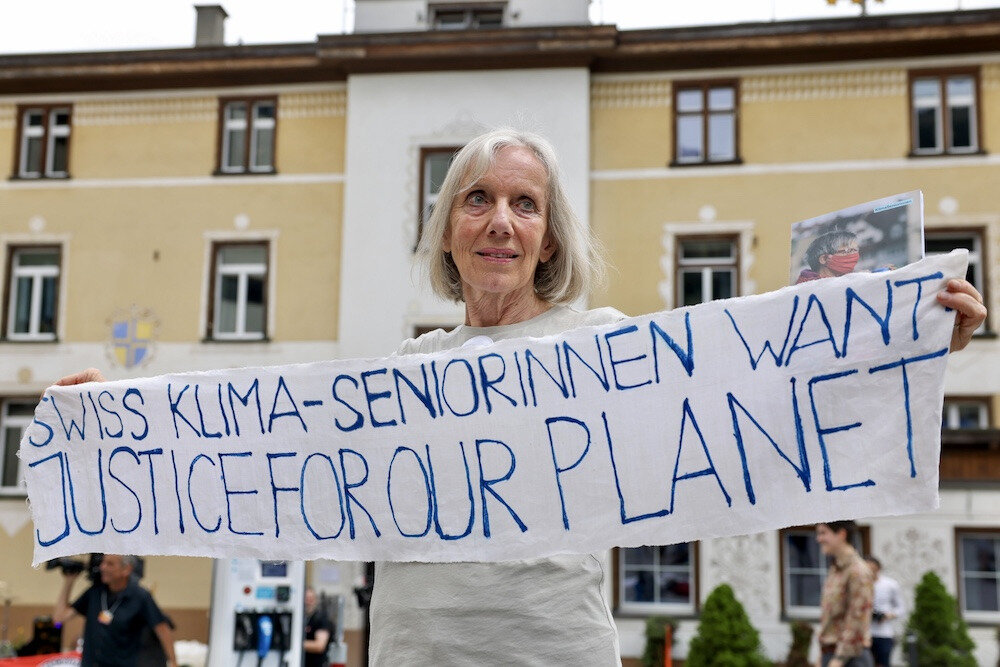 Rosmarie Wydler-W&auml;lti machte auch am WEF 2022 in Davos auf das Engagement der KlimaSeniorinnen aufmerksam.