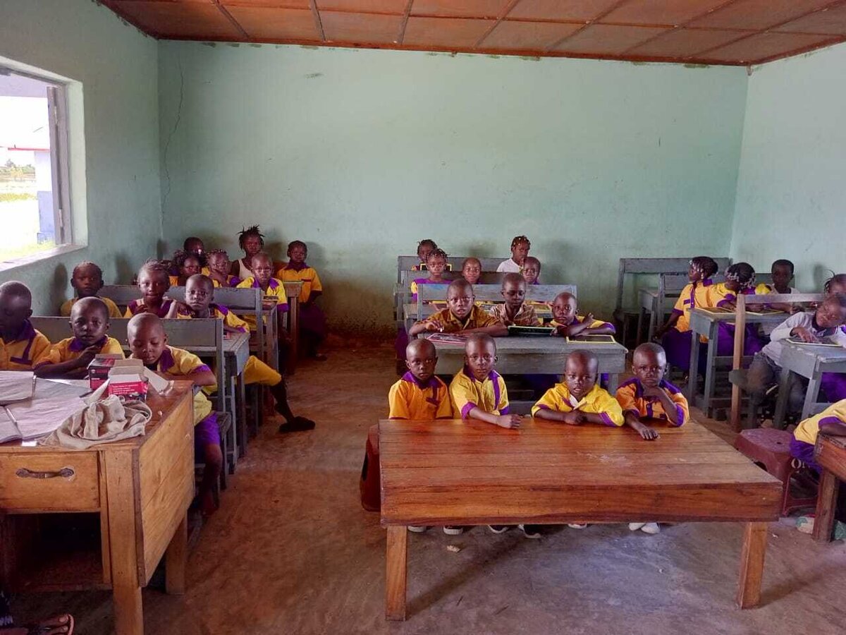 Einblick in einen Schulraum der Einf&uuml;hrungsklasse. Foto: zvg