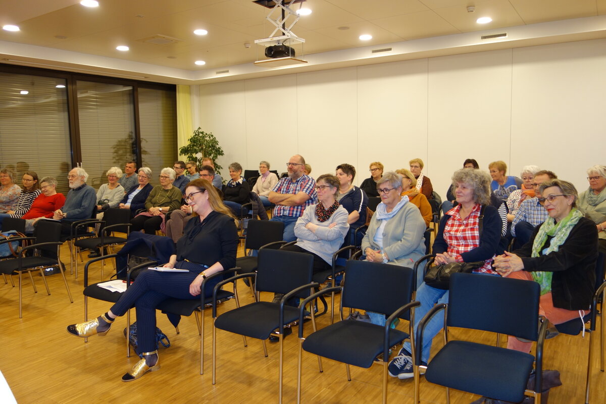 Podium und Diskussion zum Thema &laquo;&laquo;Pflege im Alter &ndash; Herausforderungen und Chancen&raquo; in Langenthal zeigten: Im Bereich der Pflege sind Ver&auml;nderungen auf vielen Ebenen dringend n&ouml;tig.