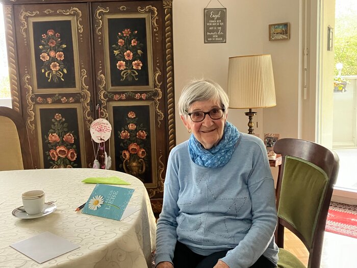 Berti Felder-Bieri schreibt gerne Briefe und Karten und sch&auml;tzt es, auch mit 94 Jahren noch selbst&auml;ndig in ihrer Wohnung leben zu d&uuml;rfen.