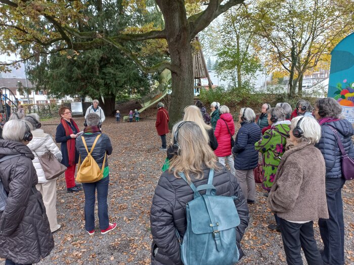 An der Herbsttagung der Grossm&uuml;tterRevolution in der PH Sentimatt in Luzern  sahen die Teilnehmerinnen auf einem Rundgang, wie sich ein Quartier durch Sorgearbeit ver&auml;ndert und das Zusammenleben verschiedenster Kulturen gelingen kann.