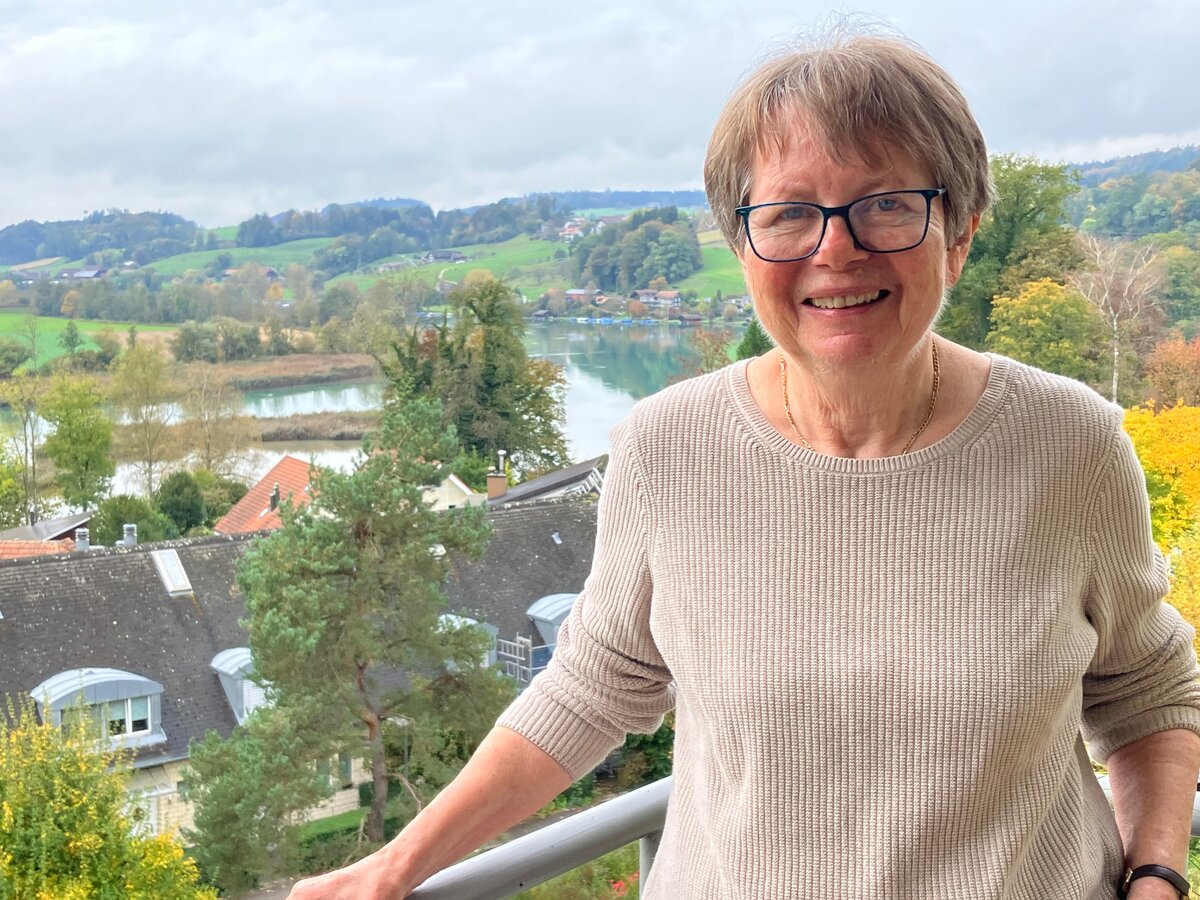 Evelyne G&uuml;nzburger-Durlacher sch&ouml;pft Kraft aus der Natur und im Austausch mit anderen Frauen in der Grossm&uuml;tterRevolution.